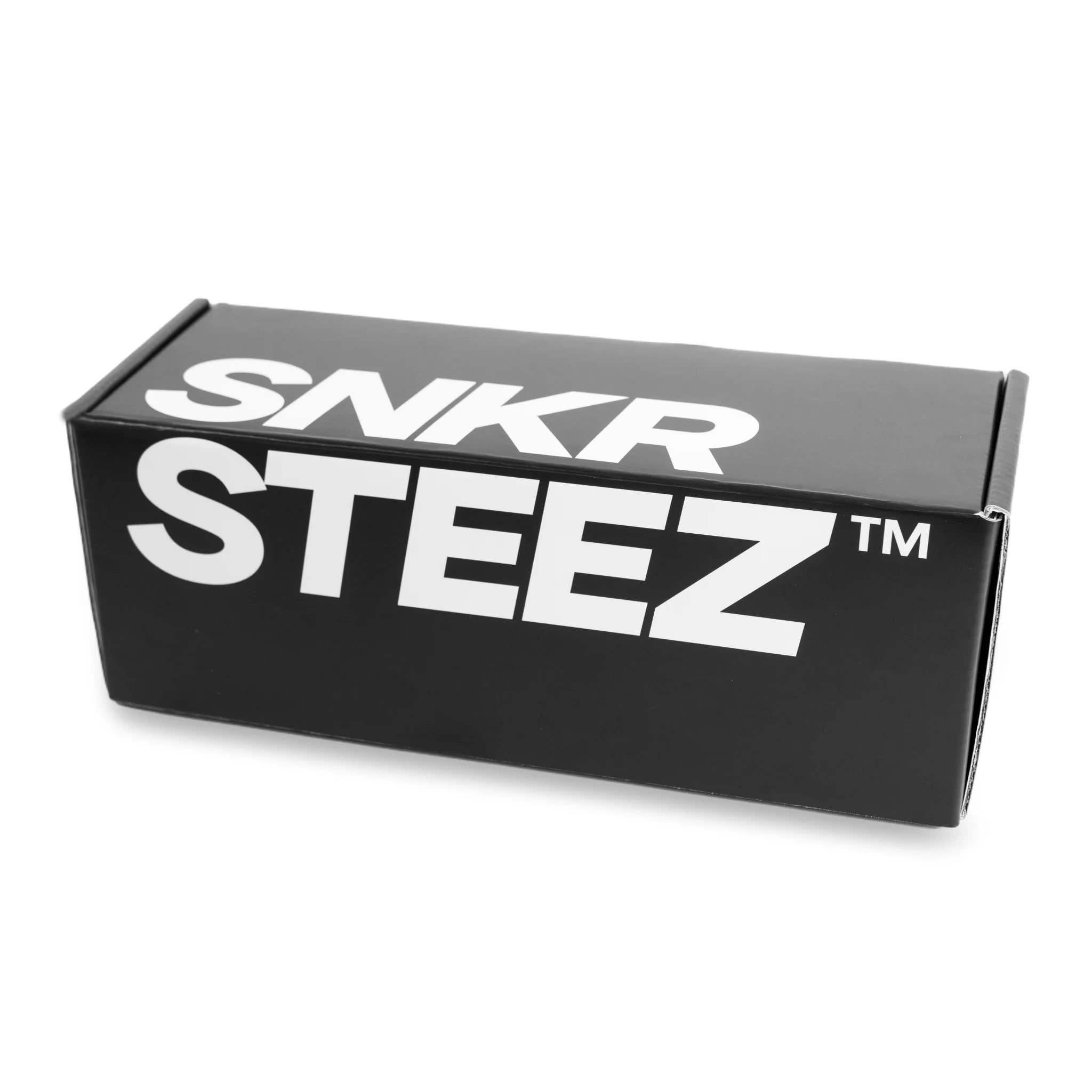 Three seals indicating trust, free shipping, and guarantee, with 'SNEAKERSOUL' written below.