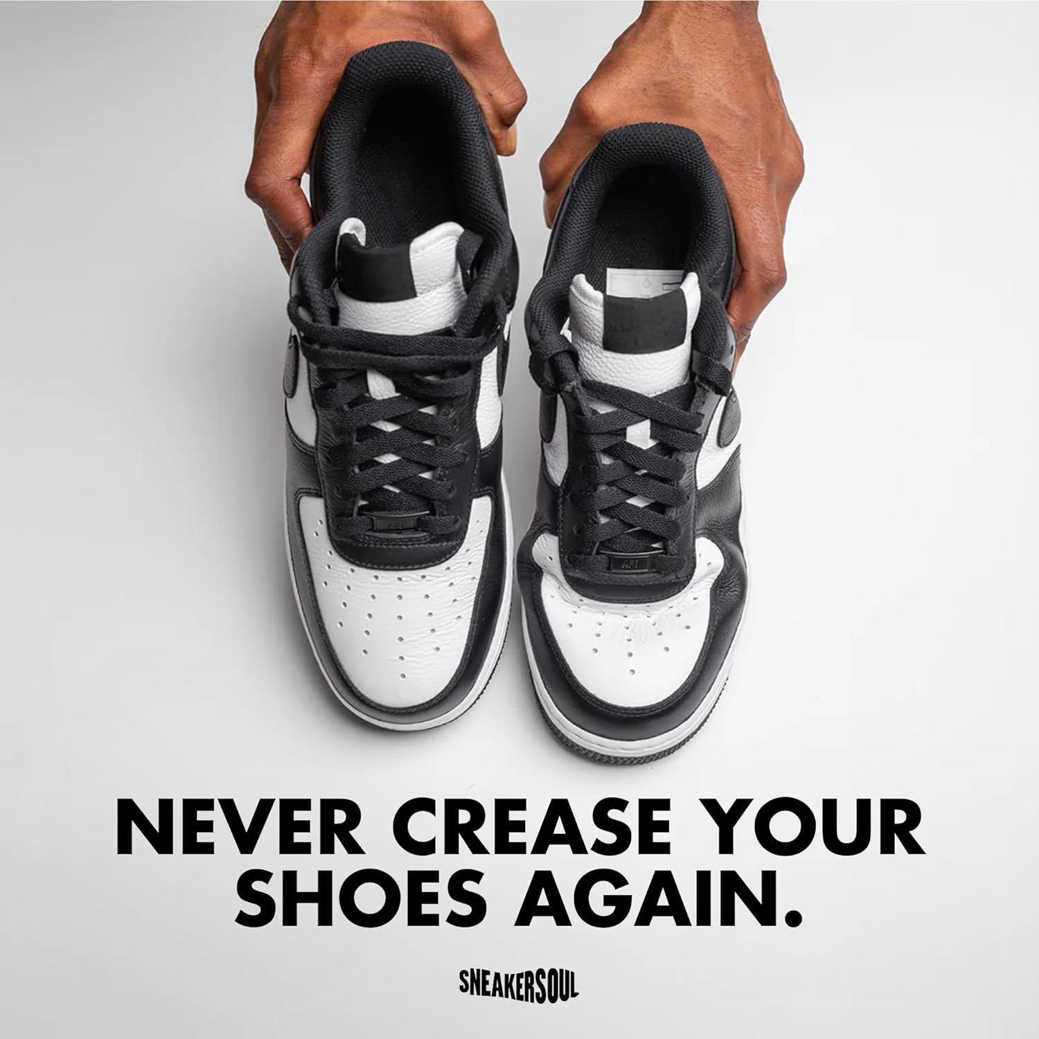 Three seals indicating trust, free shipping, and guarantee, with 'SNEAKERSOUL' written below.