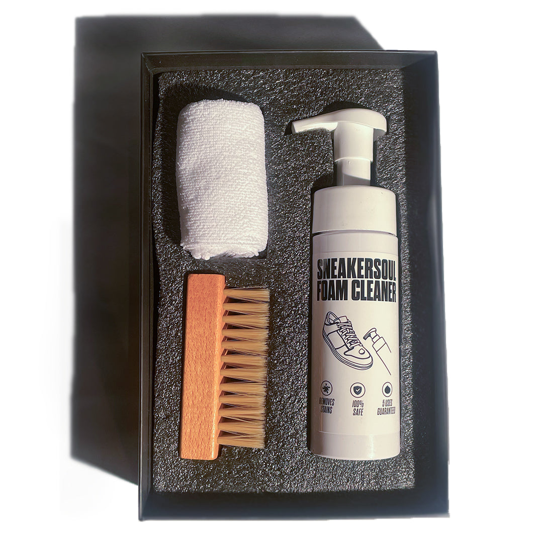 Three seals indicating trust, free shipping, and guarantee, with 'SNEAKERSOUL' written below.