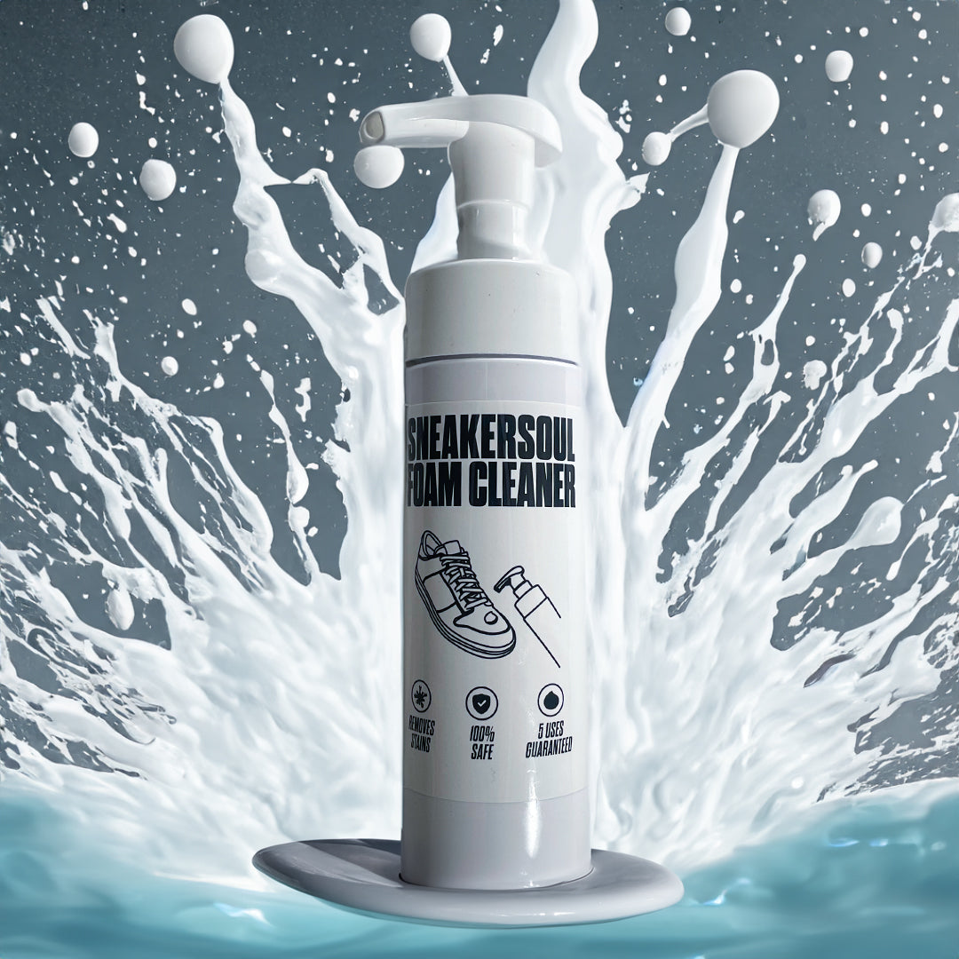 Three seals indicating trust, free shipping, and guarantee, with 'SNEAKERSOUL' written below.