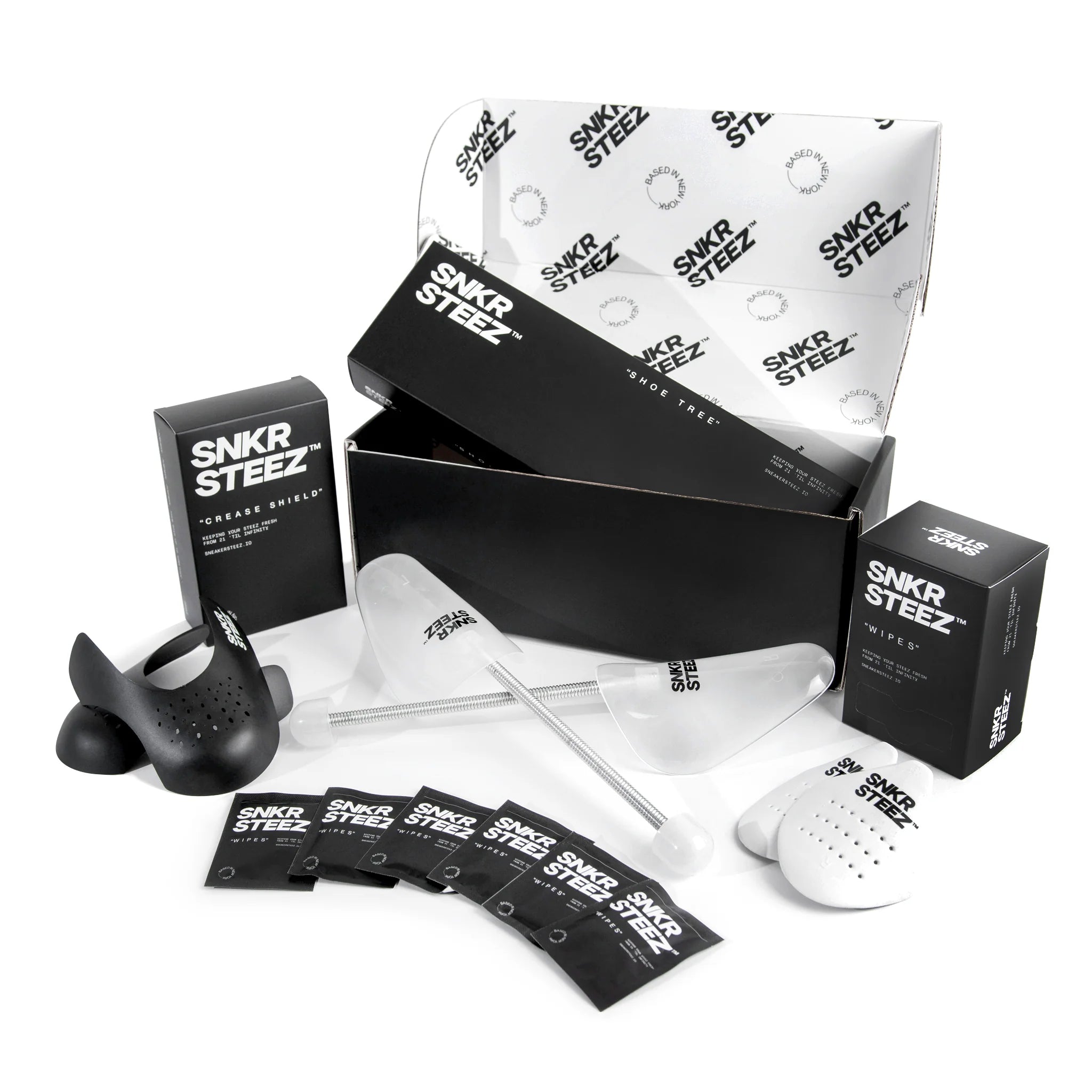 Three seals indicating trust, free shipping, and guarantee, with 'SNEAKERSOUL' written below.