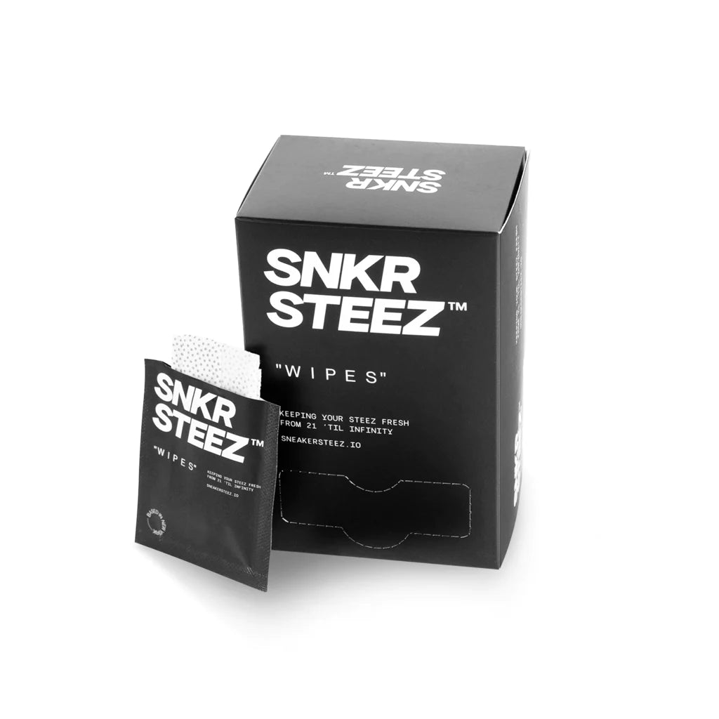 Three seals indicating trust, free shipping, and guarantee, with 'SNEAKERSOUL' written below.